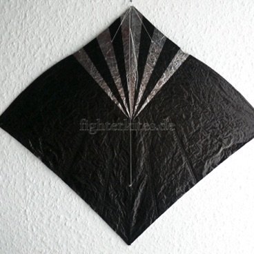 Segel: geätzt
Segelmaterial: Mylar
Bogenstab: Carbon 1,3 mm
Mittelstab: Bambus laminiert
Gesamtgewicht: 7,8 g Segel: geätzt
Segelmaterial: Mylar
Bogenstab: Carbon 1,3 mm
Mittelstab: Bambus laminiert
Gesamtgewicht: 7,8 g